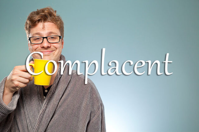 经济学人每日一词:complacent